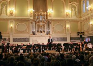 адміралтейський оркестр західного військового округу дає благодійний концерт на згадку про загиблих підводників апч комсомолець