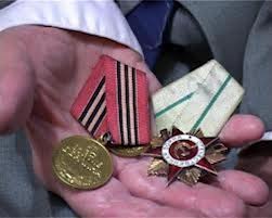 у військово меморіальній службі балтійського флоту по нагородах встановлять осіб червоноармійців