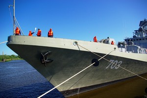 індійські моряки врізалися в набережну на новому кораблі таркаш