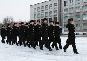 дівчата курсанти балтійського військово морського інституту уперше стажуються на флотах росії